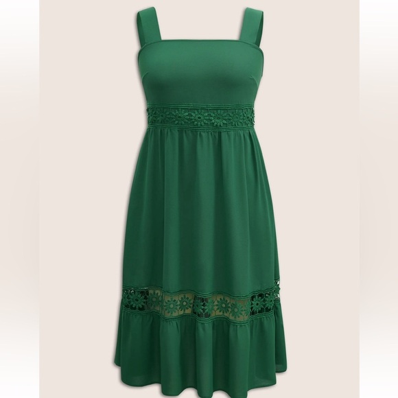 BloomChic Plain Elastic Waist Cut Out Lace Patchwork Dress - Picture 7 of 8